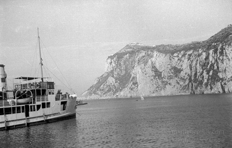 1955. Italien. Capri. Italienische Felseninsel im Golf von Neapel
1955. Italien. Capri. Italienische Felseninsel im Golf von Neapel - Italy - Italia. Isola di Capri
Schlüsselwörter: 1955;Campania;Capri;Golf von Neapel;Italia;Italien;Italy;Kampanien