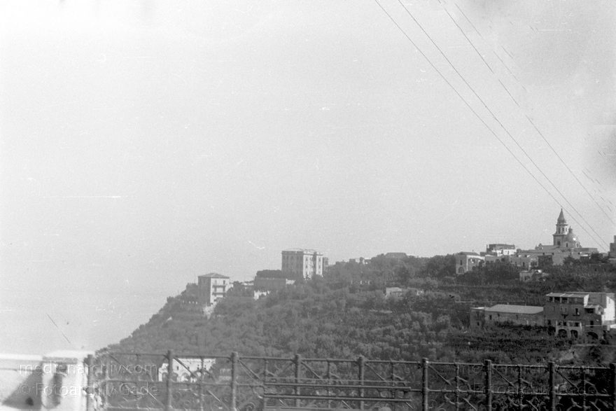 1955. Italien. Capri. Italienische Felseninsel im Golf von Neapel
1955. Italien. Capri. Italienische Felseninsel im Golf von Neapel - Italy - Italia. Isola di Capri
Schlüsselwörter: 1955;Campania;Capri;Golf von Neapel;Italia;Italien;Italy;Kampanien