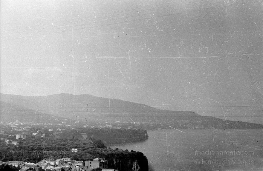 1955. Italien. Capri. Italienische Felseninsel im Golf von Neapel
1955. Italien. Capri. Italienische Felseninsel im Golf von Neapel - Italy - Italia. Isola di Capri
Schlüsselwörter: 1955;Campania;Capri;Golf von Neapel;Italia;Italien;Italy;Kampanien
