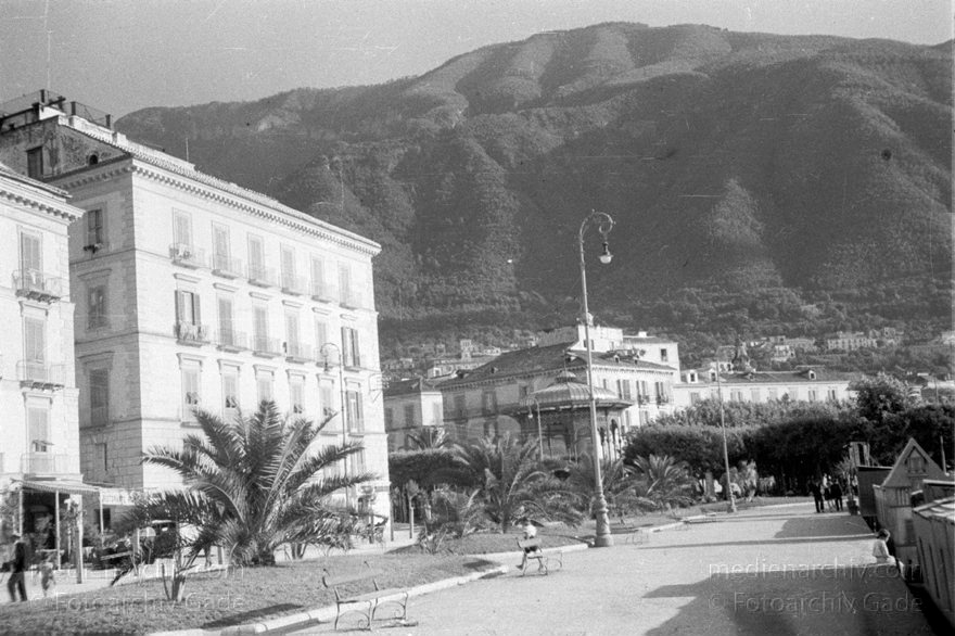 1955. Italien. Capri. Italienische Felseninsel im Golf von Neapel
1955. Italien. Capri. Italienische Felseninsel im Golf von Neapel - Italy - Italia. Isola di Capri
Schlüsselwörter: 1955;Campania;Capri;Golf von Neapel;Italia;Italien;Italy;Kampanien
