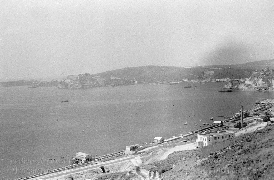 1955. Italien. Provinz Neapel. Region Kampanien. Bacoli. Miseno
1955. Italien. Provinz Neapel. Region Kampanien. Bacoli. Miseno
Schlüsselwörter: 1955;Bacoli;Campania;Italia;Italien;Italy;Kampanien;Miseno;Naples;Napoli;Neapel