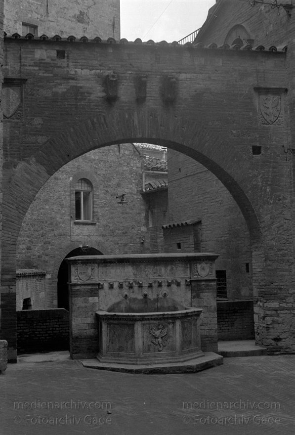 1950er. Italien. Provinz Perugia. Region Umbrien. Perugia
1950er. Italien. Provinz Perugia. Region Umbrien. Perugia. -  Italy. Perugia
Schlüsselwörter: 1950er;Italia;Italien;Italy;Perugia;Umbrien