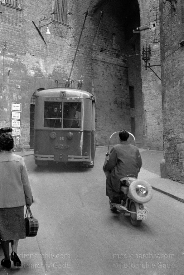 1950er. Italien. Provinz Perugia. Region Umbrien. Perugia
1950er. Italien. Provinz Perugia. Region Umbrien. Perugia. Straßenbahn -  Italy. Perugia
Schlüsselwörter: 1950er;Italia;Italien;Italy;Perugia;Straßenbahn;Umbrien