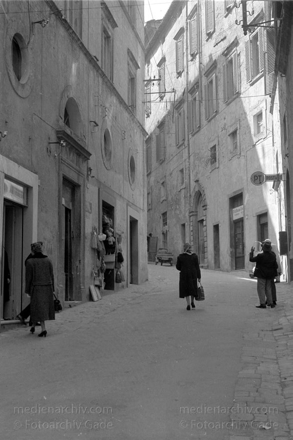 1950er. Italien. Provinz Perugia. Region Umbrien. Perugia
1950er. Italien. Provinz Perugia. Region Umbrien. Perugia. -  Italy. Perugia
Schlüsselwörter: 1950er;Italia;Italien;Italy;Perugia;Umbrien