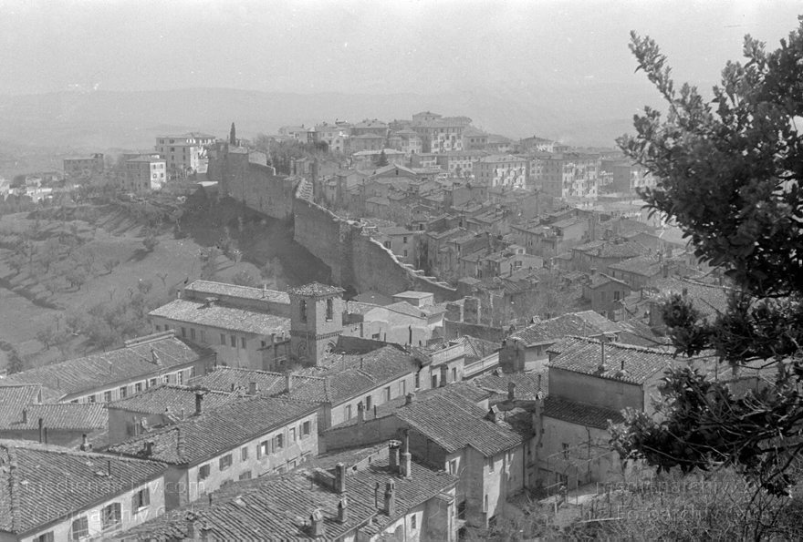 1950er. Italien. Provinz Perugia. Region Umbrien. Perugia
1950er. Italien. Provinz Perugia. Region Umbrien. Perugia. -  Italy. Perugia
Schlüsselwörter: 1950er;Italia;Italien;Italy;Perugia;Umbrien