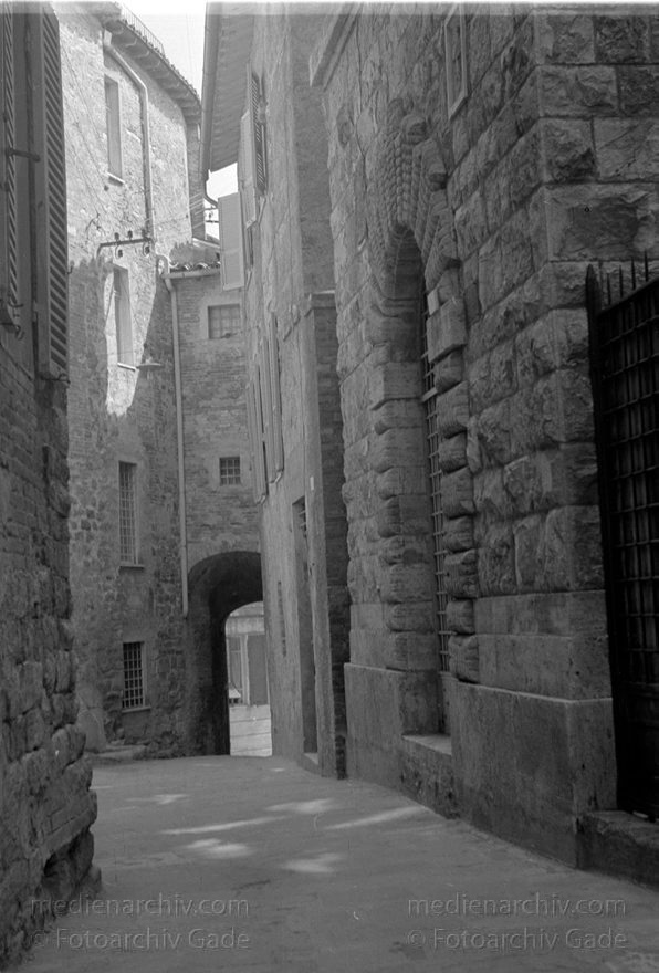 1950er. Italien. Provinz Perugia. Region Umbrien. Perugia
1950er. Italien. Provinz Perugia. Region Umbrien. Perugia. -  Italy. Perugia
Schlüsselwörter: 1950er;Italia;Italien;Italy;Perugia;Umbrien