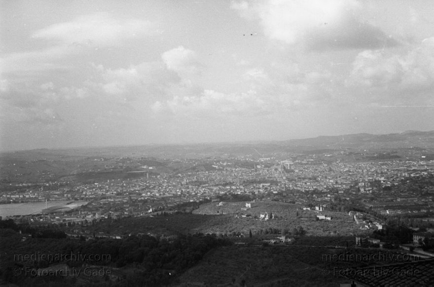 1930. Italien. Toskana. Florenz
1930r. Italien. Toskana. Florenz. Italia. Toscana. Firenze. Italy. Tuscany. Florence
Schlüsselwörter: 1930;Firenze;Florence;Florenz;Italia;Italien;Italy;Toscana;Toskana;Tuscany