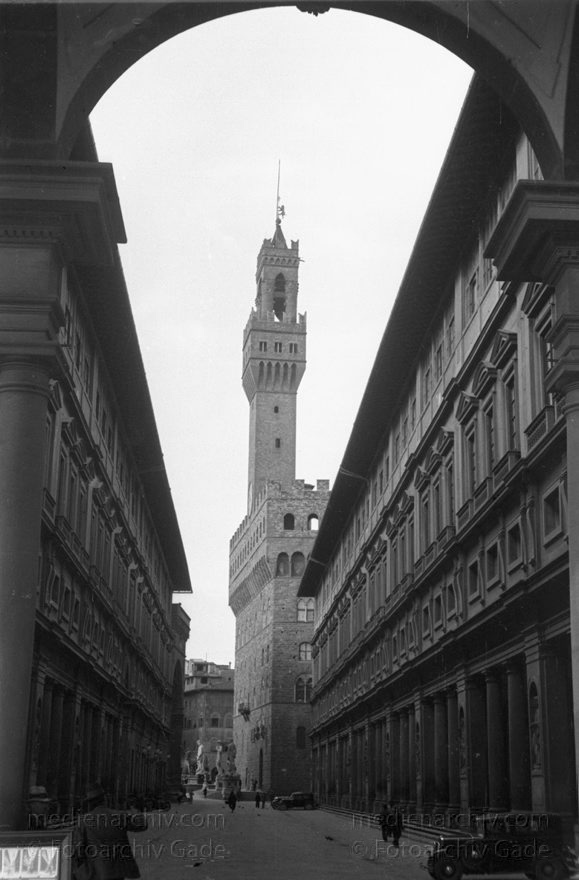 1930. Italien. Toskana. Florenz
1930r. Italien. Toskana. Florenz. Italia. Toscana. Firenze. Italy. Tuscany. Florence
Schlüsselwörter: 1930;Firenze;Florence;Florenz;Italia;Italien;Italy;Toscana;Toskana;Tuscany