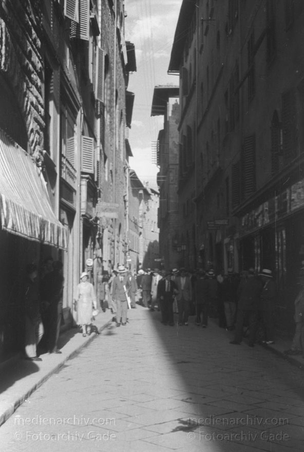 1930. Italien. Toskana. Florenz
1930r. Italien. Toskana. Florenz. Italia. Toscana. Firenze. Italy. Tuscany. Florence
Schlüsselwörter: 1930;Firenze;Florence;Florenz;Italia;Italien;Italy;Toscana;Toskana;Tuscany