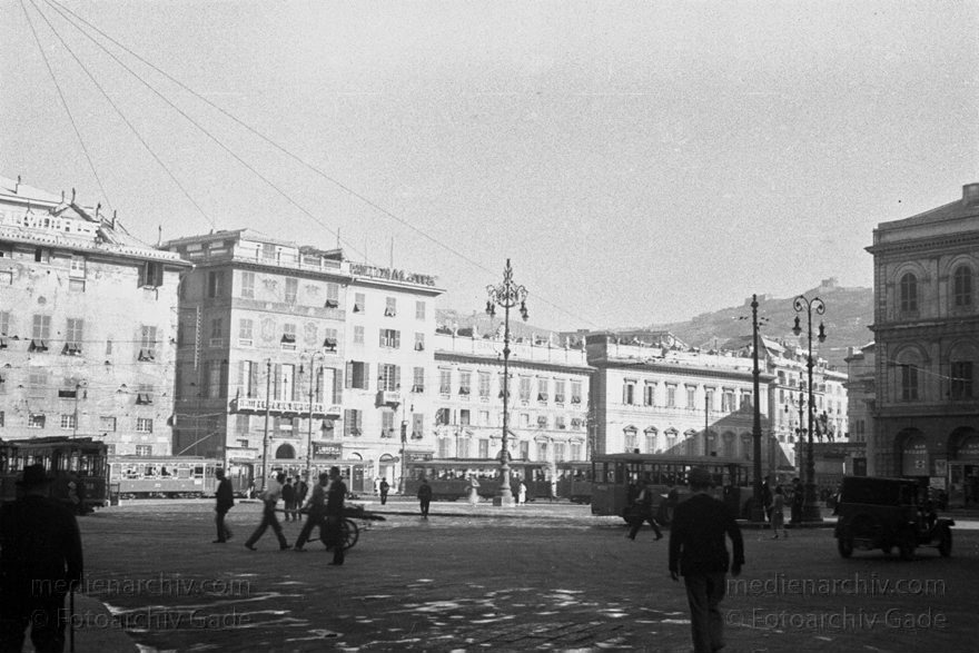 1930. Italien. Ligurien. Genua
1930. Italien. Ligurien. Genua - Italy. Liguria. Genoa - Italia. Liguria. Genova
Schlüsselwörter: 1930;Genoa;Genova;Genua;Italia;Italien;Italy;Liguria;Ligurien