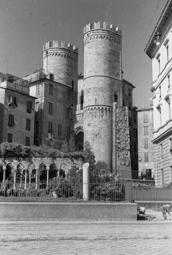 1930. Italien. Ligurien. Genua
1930. Italien. Ligurien. Genua - Italy. Liguria. Genoa - Italia. Liguria. Genova. Stadttor Porta Soprana An der Via
Schlüsselwörter: 1930;Genoa;Genova;Genua;Italia;Italien;Italy;Liguria;Ligurien;Stadttor
