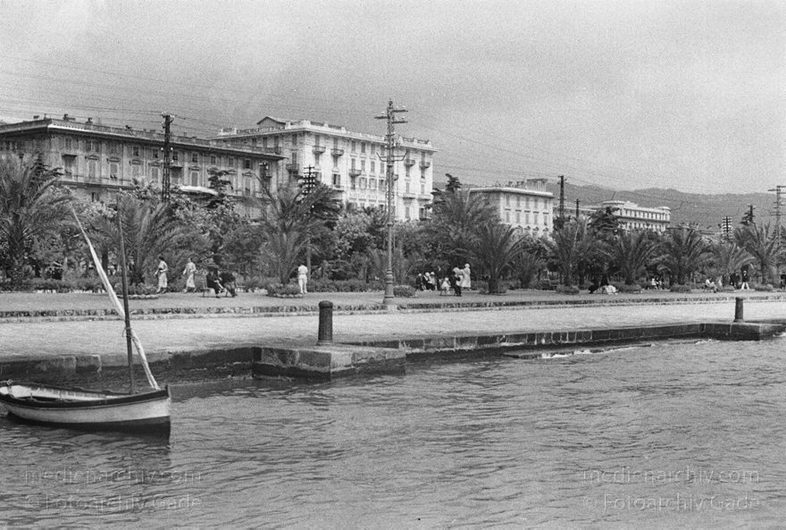1930. Italien. Ligurien. La Spezia
1930. Italien. Ligurien. La Spezia. Am Mittelmeer. Boote. Italy. Italia
Schlüsselwörter: 1930;Boote;Italia;Italien;Italy;La Spezia;Ligurien;Mittelmeer
