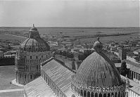 Italy-Pisa-1930-02-27.jpg