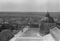 Italy-Pisa-1930-02-28.jpg
