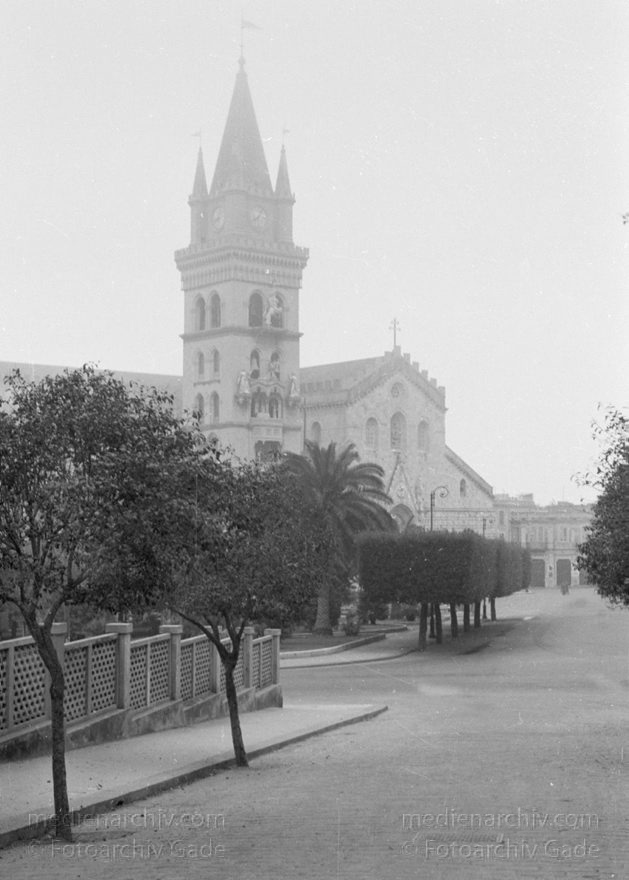 um 1950. Italien. Sizilien
1950er. Italien. Sizilien - Italy. Sicily - Italia. Sicilia. Randazzo (Kleinstadt am Ätna)
Schlüsselwörter: 1950;1950er;Italia;Italien;Italy;Randazzo;Sicilia;Sicily;Sizilien