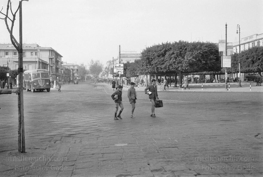 um 1950. Italien. Sizilien
1950er. Italien. Sizilien - Italy. Sicily - Italia. Sicilia
Schlüsselwörter: 1950;1950er;Italia;Italien;Italy;Messina;Sicilia;Sicily;Sizilien