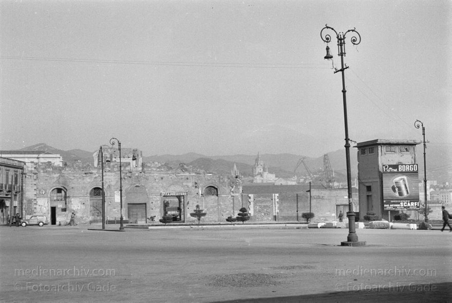 um 1950. Italien. Sizilien. Hafen
1950er. Italien. Sizilien - Italy. Sicily - Italia. Sicilia. Messina. Hafen
Schlüsselwörter: 1950;1950er;Hafen;Italia;Italien;Italy;Messina;Sicilia;Sicily;Sizilien