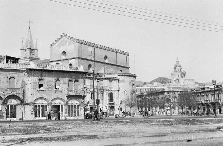 um 1950. Italien. Sizilien
1950er. Italien. Sizilien - Italy. Sicily - Italia. Sicilia. Messina
Schlüsselwörter: 1950;1950er;Italia;Italien;Italy;Messina;Sicilia;Sicily;Sizilien
