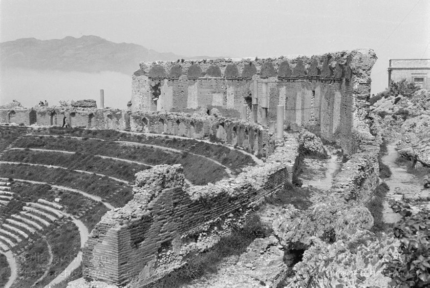 Italien. Sizilien. Amphitheater
1950er. Italien. Sizilien - Italy. Sicily - Italia. Sicilia. Taormina
Schlüsselwörter: 1950;1950er;Amphitheater;Italia;Italien;Italy;Sicilia;Sicily;Sizilien;Taormina