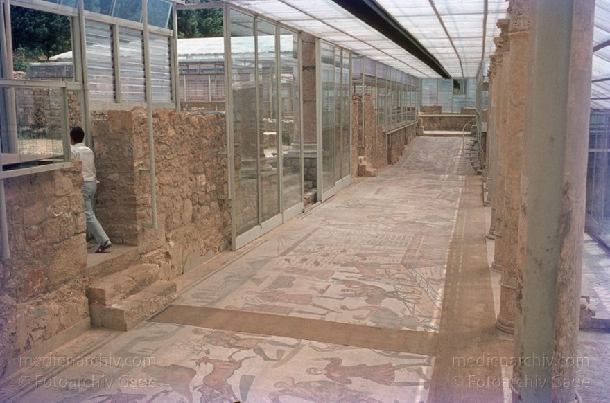 1969. Italien. Sizilien
1969. Italien. Sizilien  - Italy. Sicily - Italia. Sicilia. Piazza Armerina
Schlüsselwörter: 1969;Italia;Italien;Italy;Piazza Armerina;Sicilia;Sicily;Sizilien