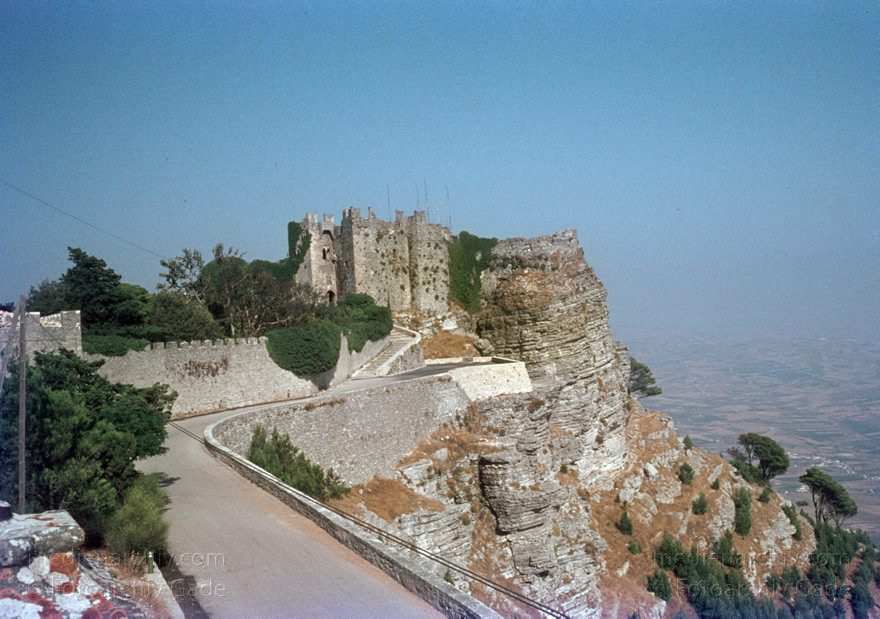 1969. Italien. Sizilien
1969. Italien. Sizilien  - Italy. Sicily - Italia. Sicilia. ERice
Schlüsselwörter: 1969;Erice;Italia;Italien;Italy;Sicilia;Sicily;Sizilien