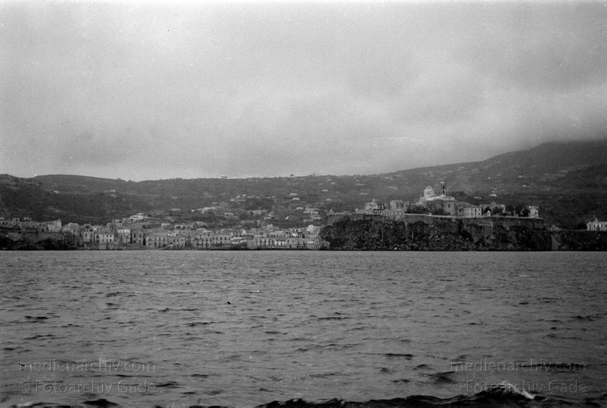 1950. Italien. Insel Lipari
1950. Italien. Provinz Messina. Insel Insel Lipari
Schlüsselwörter: 1950;Insel;Italia;Italien;Italy;Lipari;Mittelmeer;Sizilien