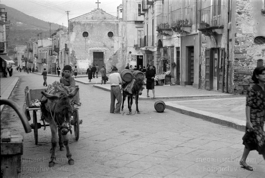 1950. Italien. Insel Lipari
1950. Italien. Provinz Messina. Insel Insel Lipari
Schlüsselwörter: 1950;Insel;Italia;Italien;Italy;Lipari;Sizilien