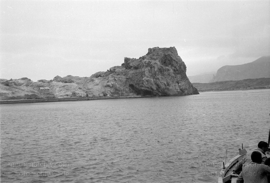 1950. Italien. Insel Lipari
1950. Italien. Provinz Messina vor Sizilien. Meer zwischen Vulcano und Lipari
Schlüsselwörter: 1950;Boote;Insel;Italia;Italien;Italy;Lipari;Messina;Mittelmeer;Sizilien