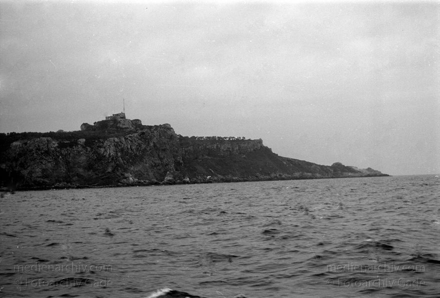1950. Italien. Insel Lipari
1950. Italien. Provinz Messina. Insel Lipari. Insel vor Sizilien.
Schlüsselwörter: 1950;Insel;Italia;Italien;Italy;Lipari;Messina;Mittelmeer;Sizilien