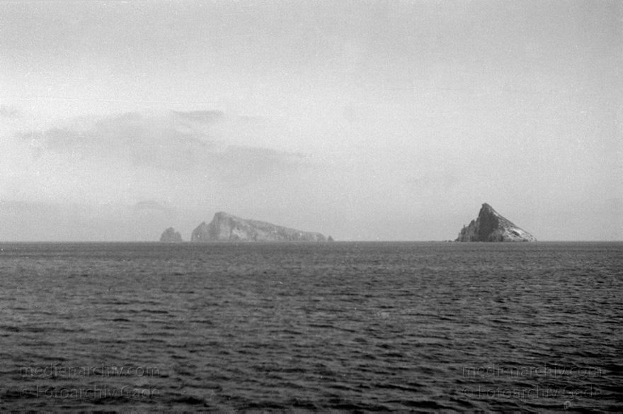 1950er. Italien. Italienische Insel Stromboli mit aktivem Vulkan
1950er. Italien. Liparische Inseln. Stromboli mit aktivem Vulkan. Italy. Aeolian Islands. Italia. Isola di Stromboli
Schlüsselwörter: 1950;Aeolian Islands;Insel;Isola di Stromboli;Italia;Italien;Italy;Mittelmeer;Stromboli;Vulkaninsel