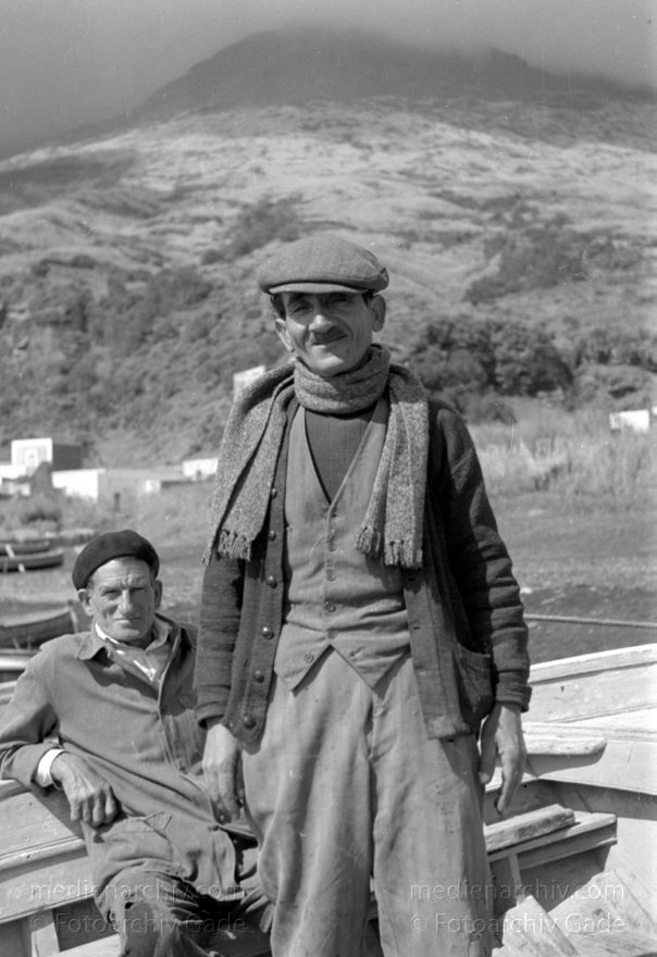 1950er. Italien. Italienische Insel Stromboli mit aktivem Vulkan
1950er. Italien. Liparische Inseln. Stromboli mit aktivem Vulkan. Italy. Aeolian Islands. Italia. Isola di Stromboli
Schlüsselwörter: 1950;Aeolian Islands;Insel;Isola di Stromboli;Italia;Italien;Italy;Stromboli;Vulkaninsel