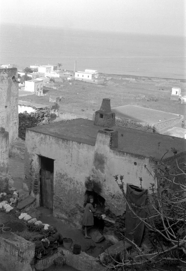 1950er. Italien. Italienische Insel Stromboli mit aktivem Vulkan
1950er. Italien. Liparische Inseln. Stromboli mit aktivem Vulkan. Italy. Aeolian Islands. Italia. Isola di Stromboli
Schlüsselwörter: 1950;Aeolian Islands;Insel;Isola di Stromboli;Italia;Italien;Italy;Stromboli;Vulkaninsel