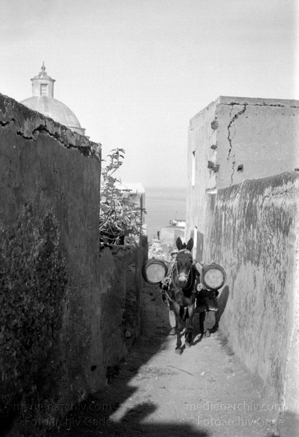 1950er. Italien. Italienische Insel Stromboli mit aktivem Vulkan
1950er. Italien. Liparische Inseln. Stromboli mit aktivem Vulkan. Italy. Aeolian Islands. Italia. Isola di Stromboli
Schlüsselwörter: 1950;Aeolian Islands;Insel;Isola di Stromboli;Italia;Italien;Italy;Stromboli;Vulkaninsel