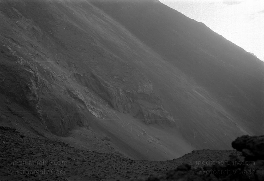 1950er. Italien. Italienische Insel Stromboli mit aktivem Vulkan
1950er. Italien. Liparische Inseln. Stromboli mit aktivem Vulkan. Italy. Aeolian Islands. Italia. Isola di Stromboli
Schlüsselwörter: 1950;Aeolian Islands;Insel;Isola di Stromboli;Italia;Italien;Italy;Stromboli;Vulkaninsel