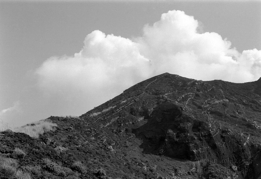 1950er. Italien. Italienische Insel Stromboli mit aktivem Vulkan
1950er. Italien. Liparische Inseln. Stromboli mit aktivem Vulkan. Italy. Aeolian Islands. Italia. Isola di Stromboli
Schlüsselwörter: 1950;Aeolian Islands;Insel;Isola di Stromboli;Italia;Italien;Italy;Stromboli;Vulkaninsel