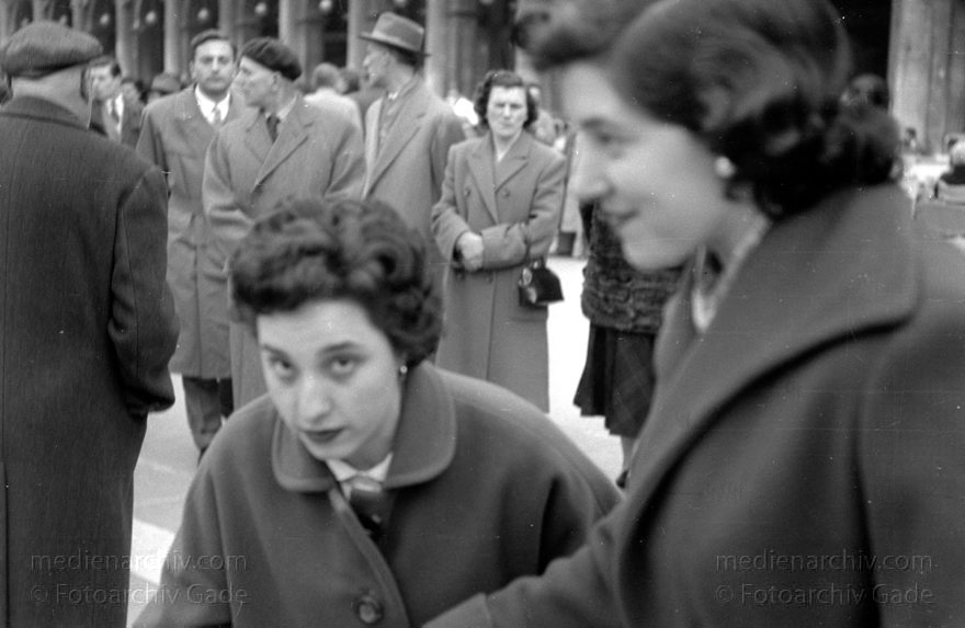 1950er. Italien. Provinz Venedig. Region Venetien. Venedig
1950er. Italien. Provinz Venedig. Region Venetien. Venedig. Italia. Venezia. Italy. Venice
Schlüsselwörter: 1950er;Italia;Italien;Italy;Venedig;Venetien;Venezia;Venice