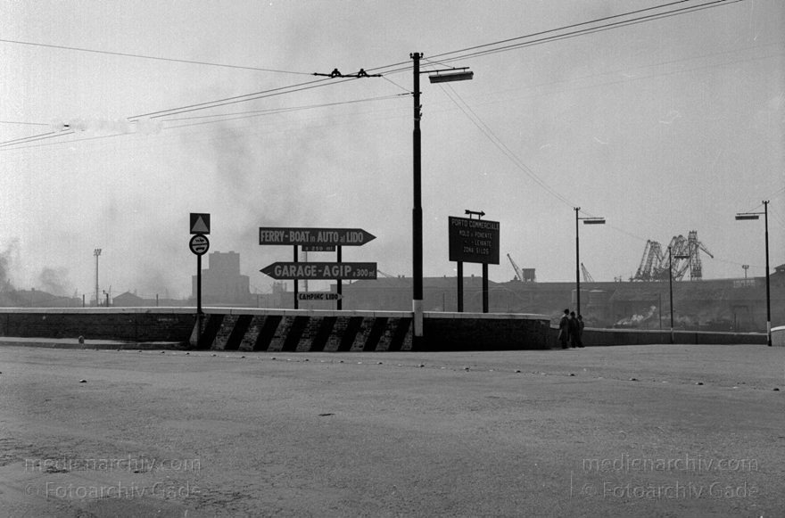 1950er. Italien. Provinz Venedig. Region Venetien. Venedig
1950er. Italien. Provinz Venedig. Region Venetien. Venedig. Italia. Venezia. Italy. Venice
Schlüsselwörter: 1950er;Italia;Italien;Italy;Venedig;Venetien;Venezia;Venice