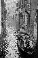 Dateiname=Italy-Venedig-1950er-019.jpg
Dateigröße=224KB
Abmessungen: 585x880
hinzugefügt am: 05. Januar 2016 Italy-Venedig-1950er-019.jpg