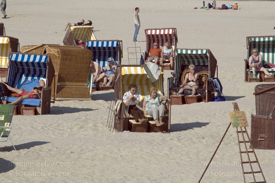 Polen. Wolin. Swinemünde. Strandkörbe am Strand. Strandkorb
22. 9. 2005. Polen. Insel Wolin. Ostseebad Swinemünde -  Swinoujscie. Strandkörbe am Strand. Strandkorb
Schlüsselwörter: 2005;Meer;Ostsee;Ostseebad;Polen;Sonnen;Strand;Strandkorb;Strandkörbe;Swinemünde;Swinoujscie;Urlaub;Wolin