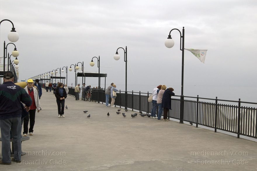 Polen. Wolin. Miedzyzdroje an der Ostsee. Seebrücke
20. 9. 2005. Polen. Insel Wolin. Miedzyzdroje an der Ostsee. Seebrücke
Schlüsselwörter: 2005;Meer;Miedzyzdroje;Ostsee;Polen;Seebrücke;Wolin
