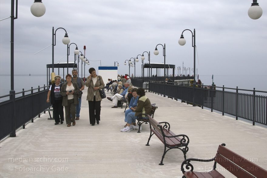 Polen. Wolin. Miedzyzdroje an der Ostsee. Seebrücke
20. 9. 2005. Polen. Insel Wolin. Miedzyzdroje an der Ostsee. Seebrücke
Schlüsselwörter: 2005;Meer;Miedzyzdroje;Ostsee;Polen;Seebrücke;Wolin