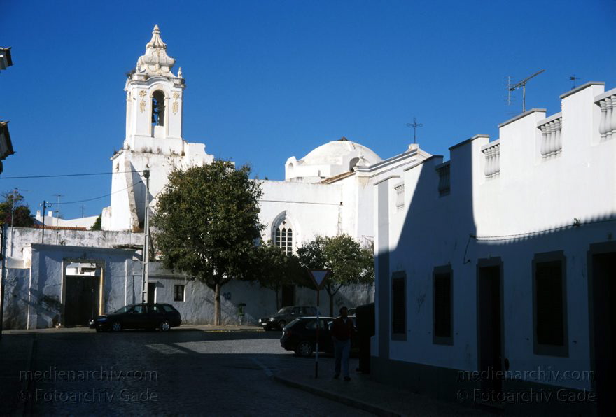 Portugal. Tavira
November 2000. Portugal. Tavira. Kirche.
Schlüsselwörter: 2000;Portugal;Tavira