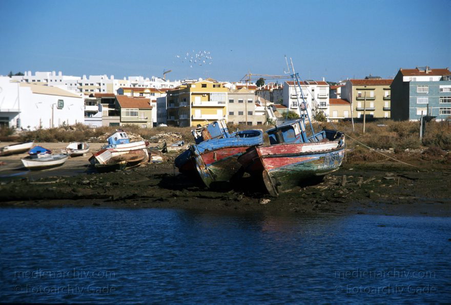 Portugal. Tavira
November 2000. Portugal. Tavira. Fischerboote am Ufer des Flusses Gilhão
Schlüsselwörter: 2000;Boote;Fluss;Gilao;Portugal;Tavira