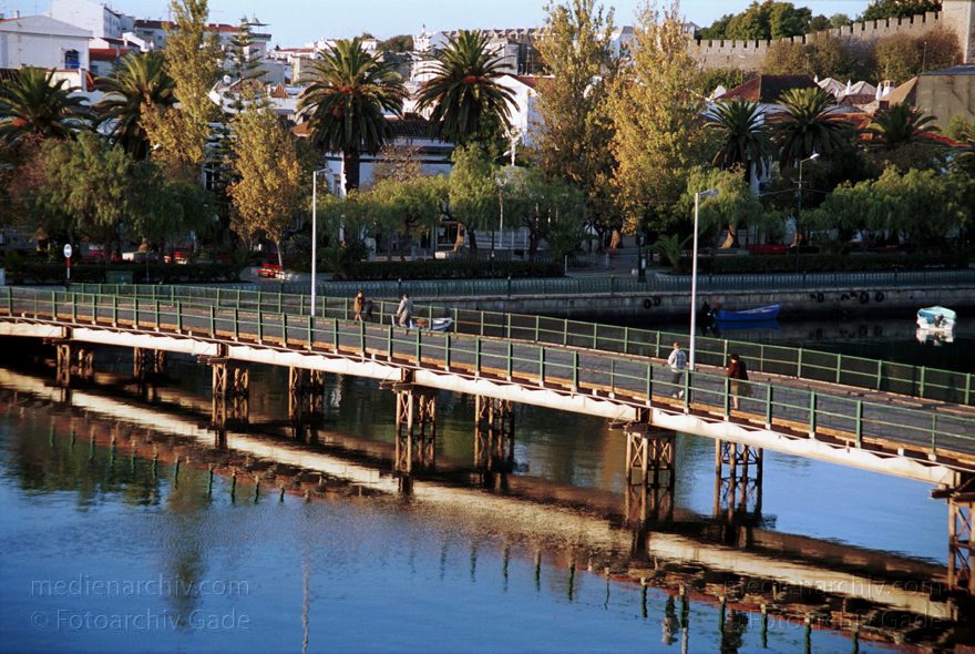 Portugal. Tavira
November 2000. Portugal. Tavira. Brücke über den Fluss Gilhão
Schlüsselwörter: 2000;Bruecke;Fluss;Gilao;Portugal;Tavira