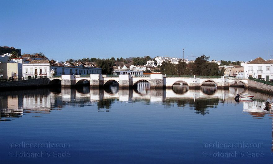 Portugal. Tavira
November 2000. Portugal. Tavira. Brücke über den Fluss Gilhão.
Schlüsselwörter: 2000;Bruecke;Fluss;Gilao;Portugal;Tavira