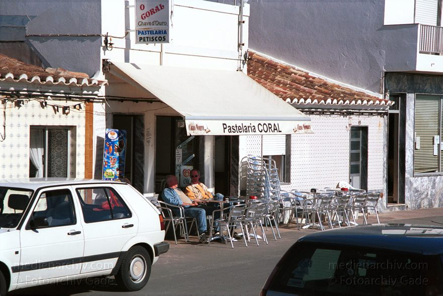 Portugal. Tavira
November 2000. Portugal. Cacela. Holger Einsmann und Jörg Stadler vor einem Café
Schlüsselwörter: 2000;Cacela;Café;Einsmann, Holger;Portugal;Stadler, Joerg;Tavira