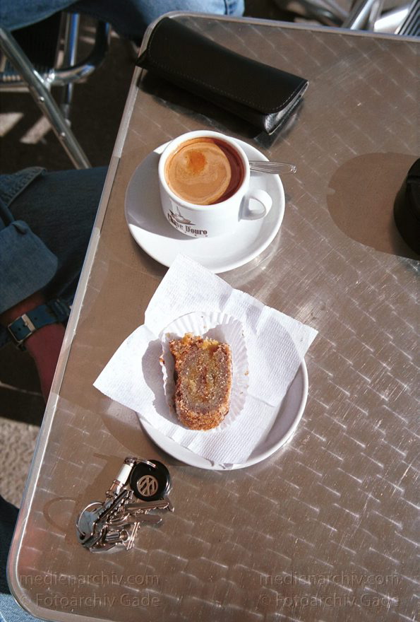 Portugal. Tavira
November 2000. Portugal. Cacela. Kaffee und Kuchen in einem Café
Schlüsselwörter: 2000;Cacela;Café;Kaffee;Kuchen;Portugal;Tavira