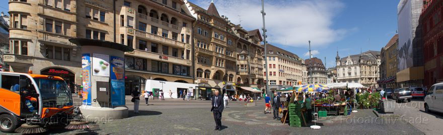 Schweiz. Basel
21. 6. 2011. Schweiz. Basel (Panorama aus mehreren Einzelfotos)
Schlüsselwörter: 2011;Basel;Basilea;Bâle;Panorama;Schweiz;Switzerland