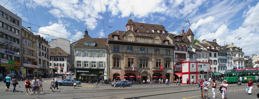 Schweiz. Basel
21. 6. 2011. Schweiz. Basel (Panorama aus mehreren Einzelfotos)
Schlüsselwörter: 2011;Basel;Basilea;Bâle;Panorama;Schweiz;Switzerland