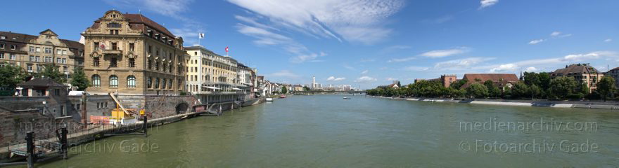 Schweiz. Basel. Fluss  Rhein
21. 6. 2011. Schweiz. Basel. Fluss Rhein. Rheinufer. (Panorama aus mehreren Einzelbildern)
Schlüsselwörter: 2011;Basel;Basilea;Bâle;Fluss;Panorama;Rhein;Rheinufer;River;Schweiz;Switzerland